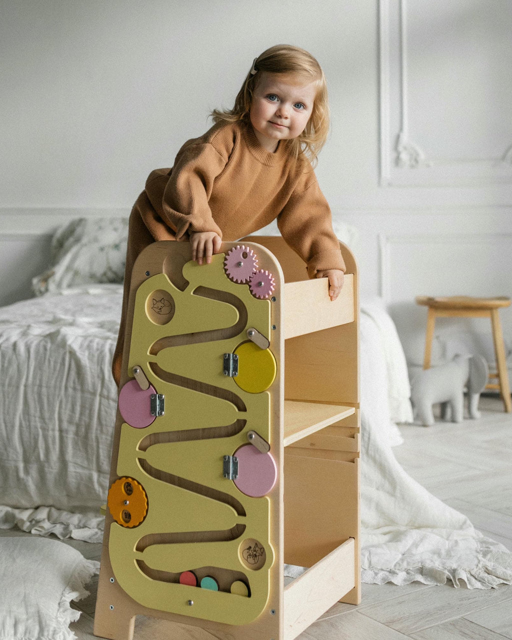 Lärtorn PLAY 5-i-1 – växande lärtorn med aktivitetspanel, 75 cm – Vanille – BusyKids