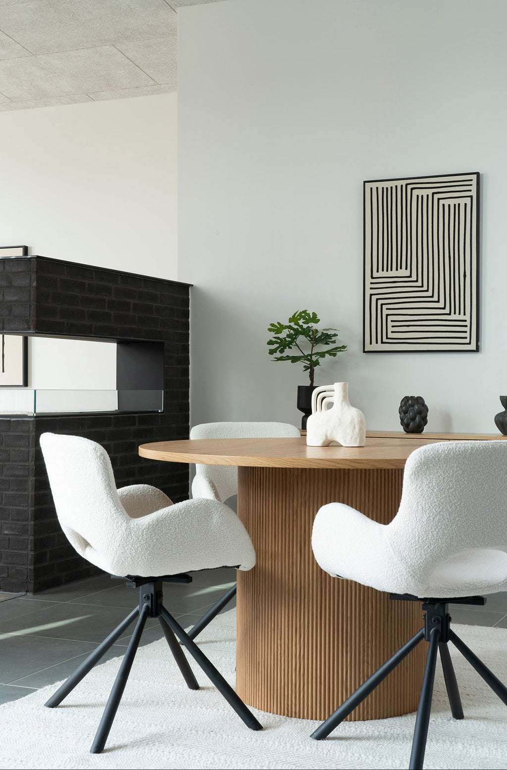 Amorim Matstol med snurrfunktion – Off-White Bouclé