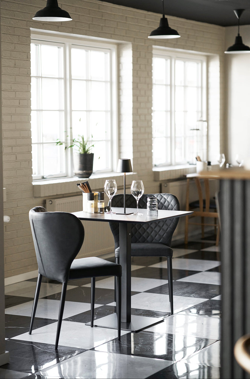 Pisa Matstol – Mörkgrå PU