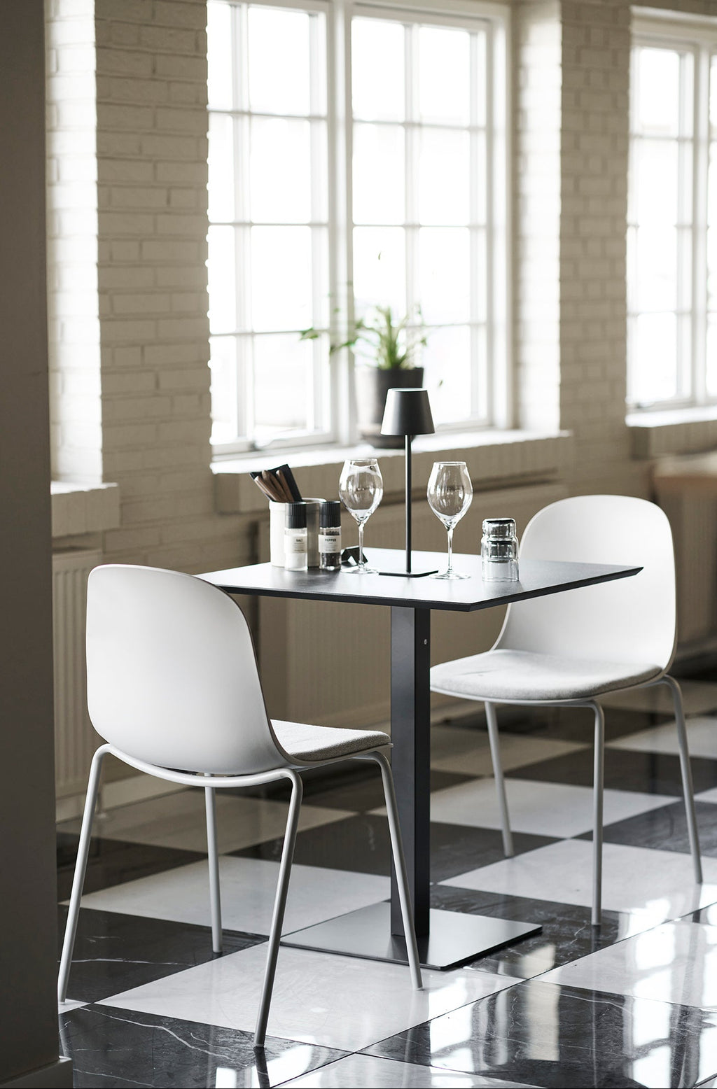 Madalena Matstol – Ljusgrå