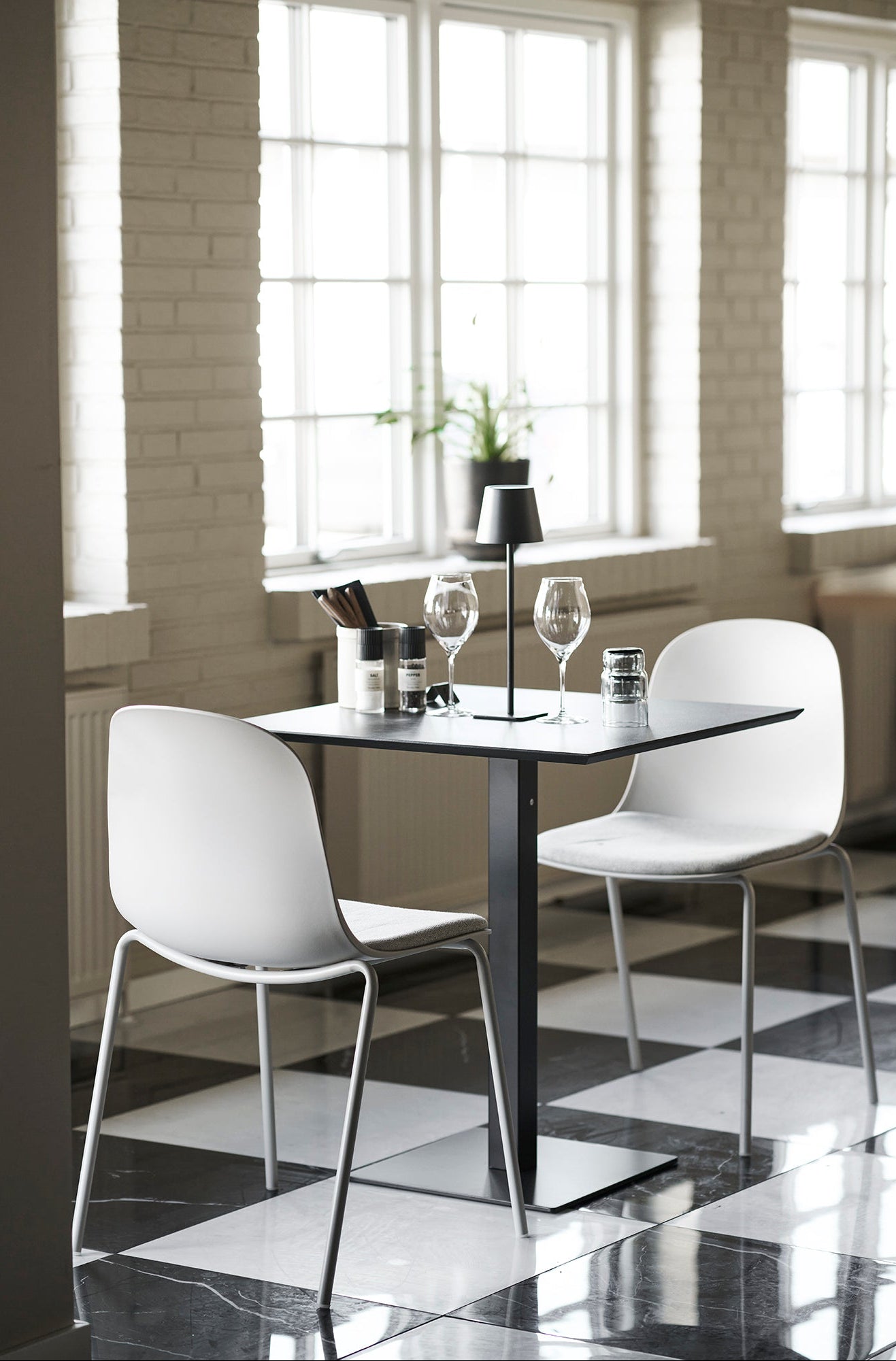 Madalena Matstol – Ljusgrå