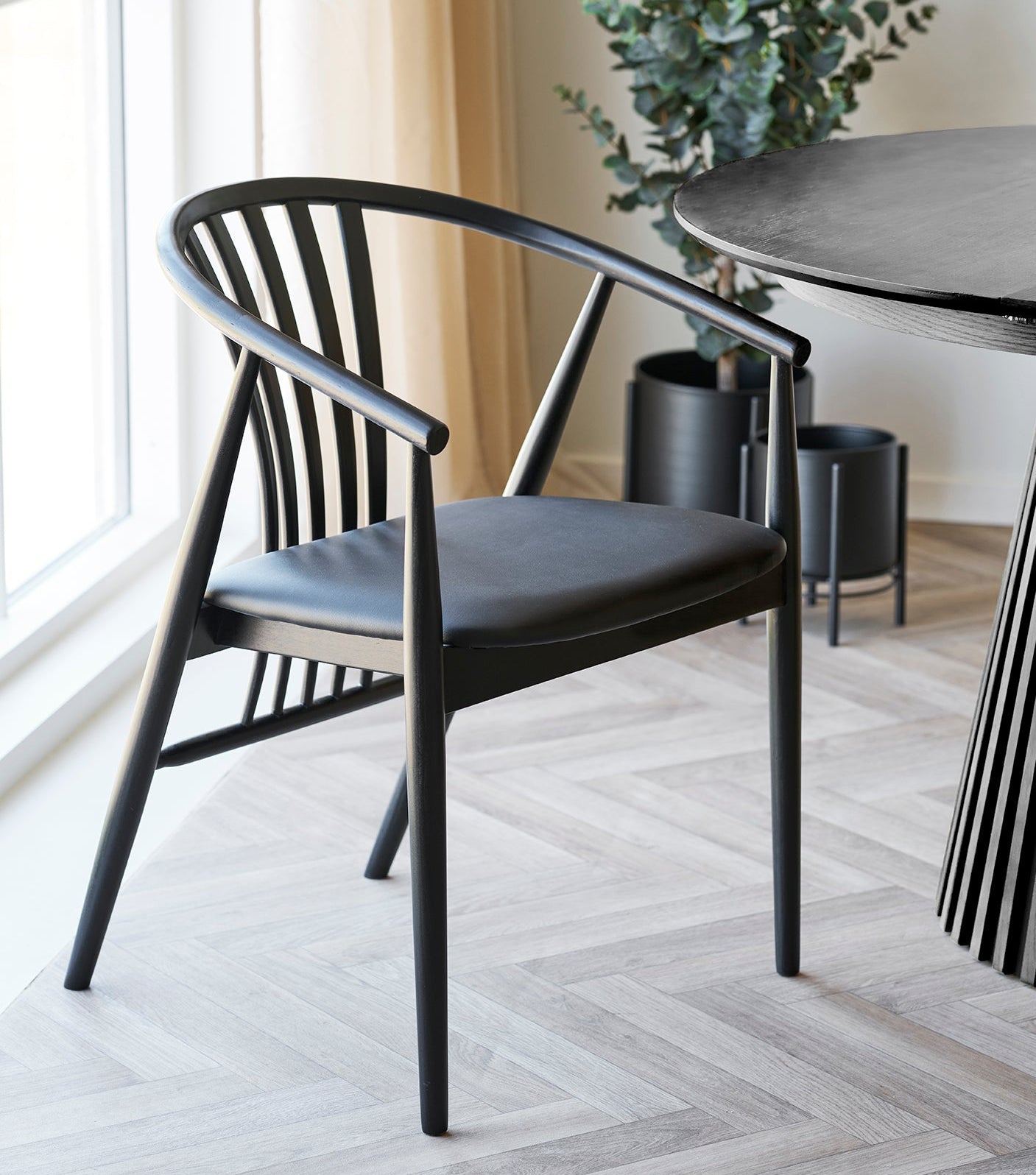 Agustin Matstol – Svart