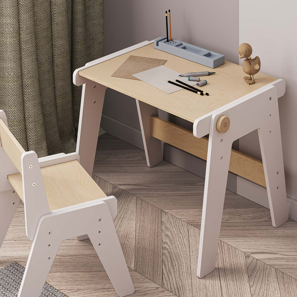 Växande bord och stol MINI i vitt – höjdjusterbart barnbord – BusyKids