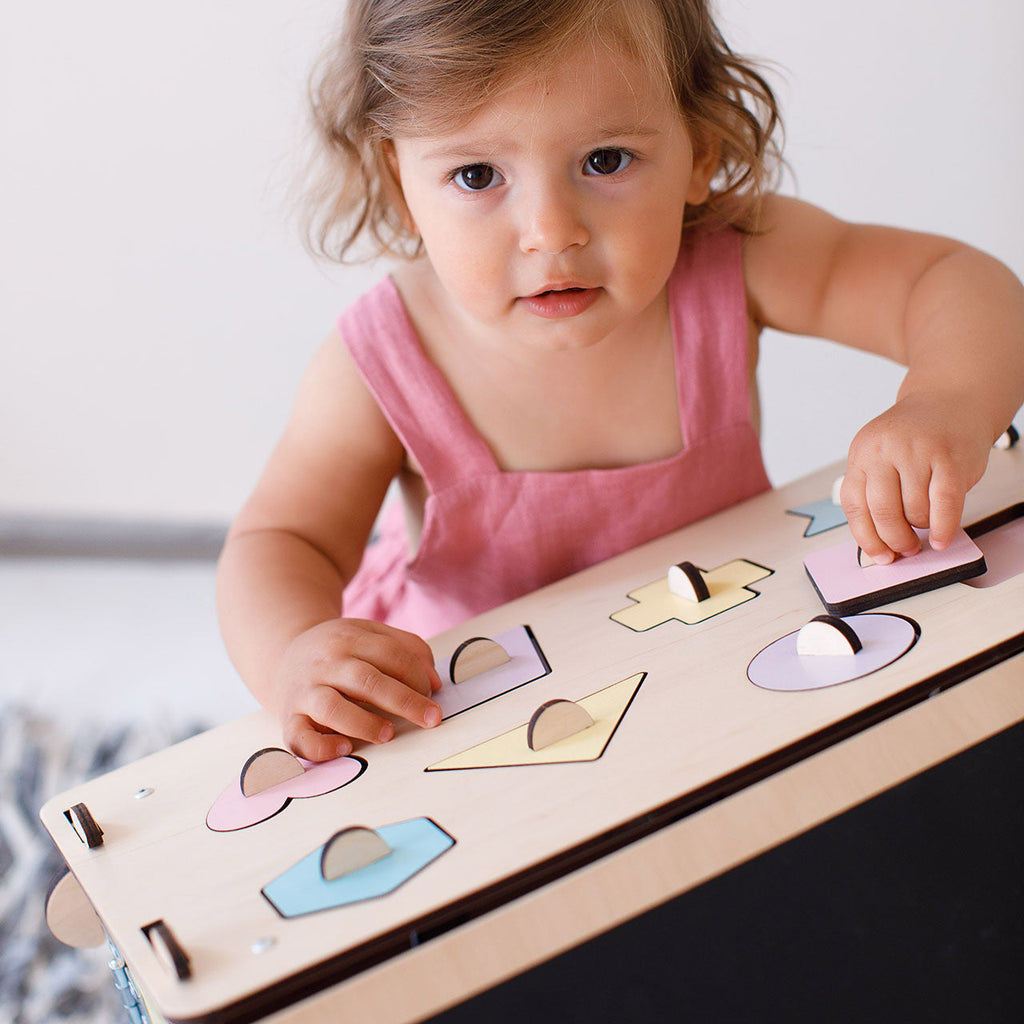 BusyHus NATURA PASTELL – aktivitetshus i björk, begränsad upplaga – BusyKids