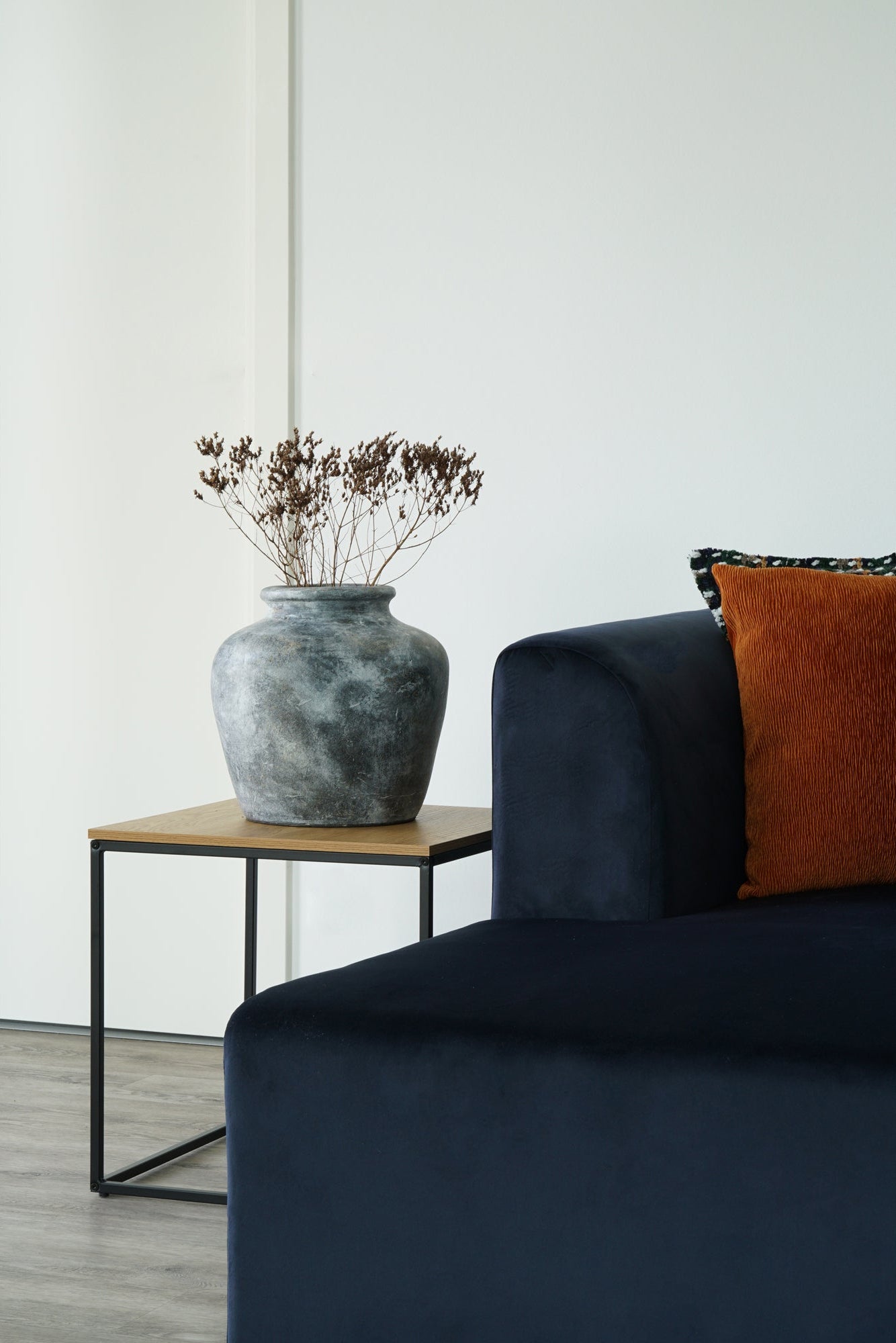 Vita Sidobord – Natur / Svart