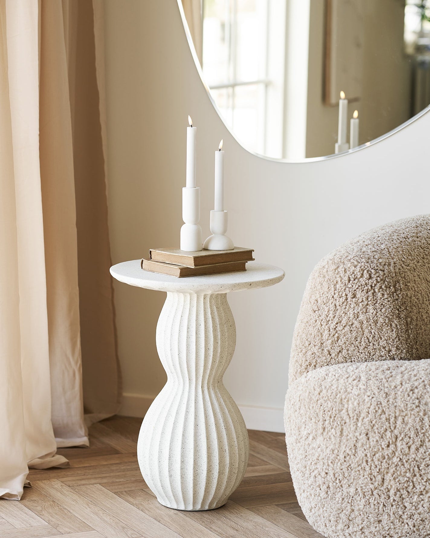 Newtown Sidobord – Vit Fiberclay