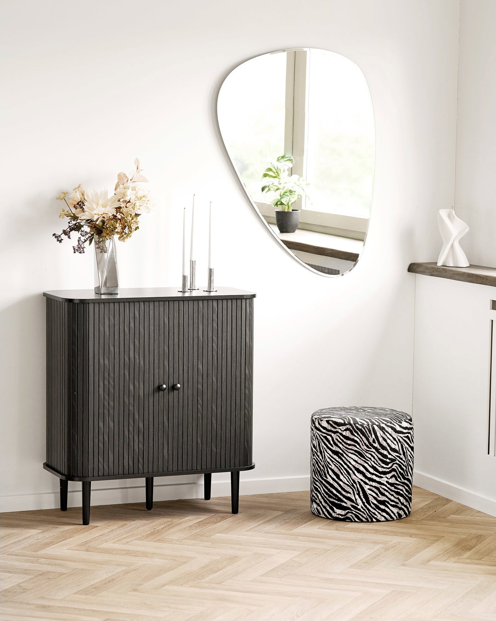 Nikо Skänk – Svart 80 cm