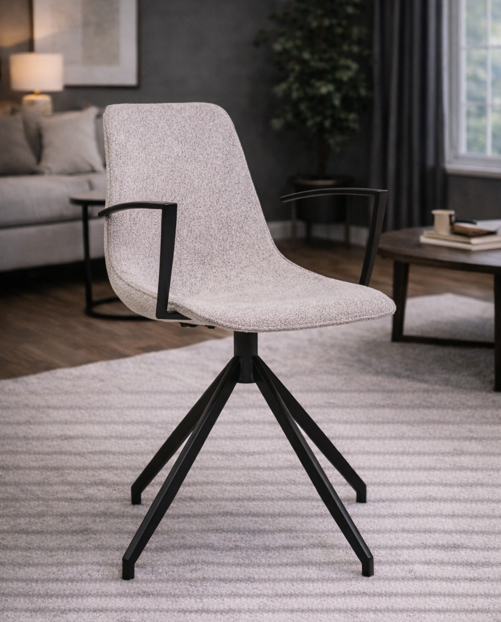 Monaco Matstol med snurrfunktion & armstöd – Sand Bouclé