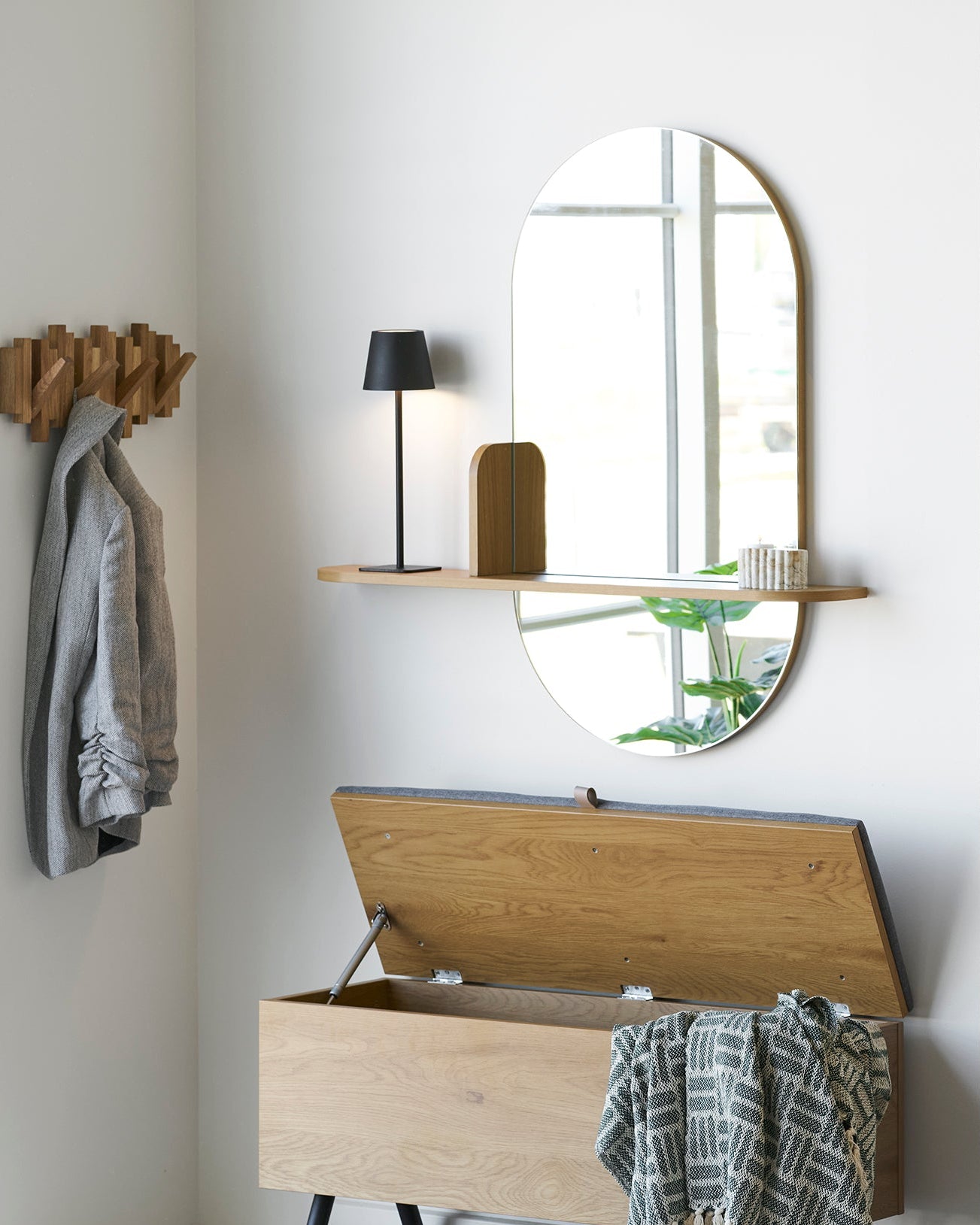 Barco Spegel med Hylla – Eklook 94,5cm