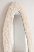 Mirza Helkroppsspegel i Beige Fuskpäls – 193 cm