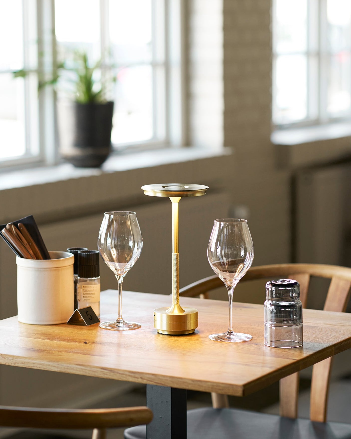 Lyneham Bordslampa – Mässing