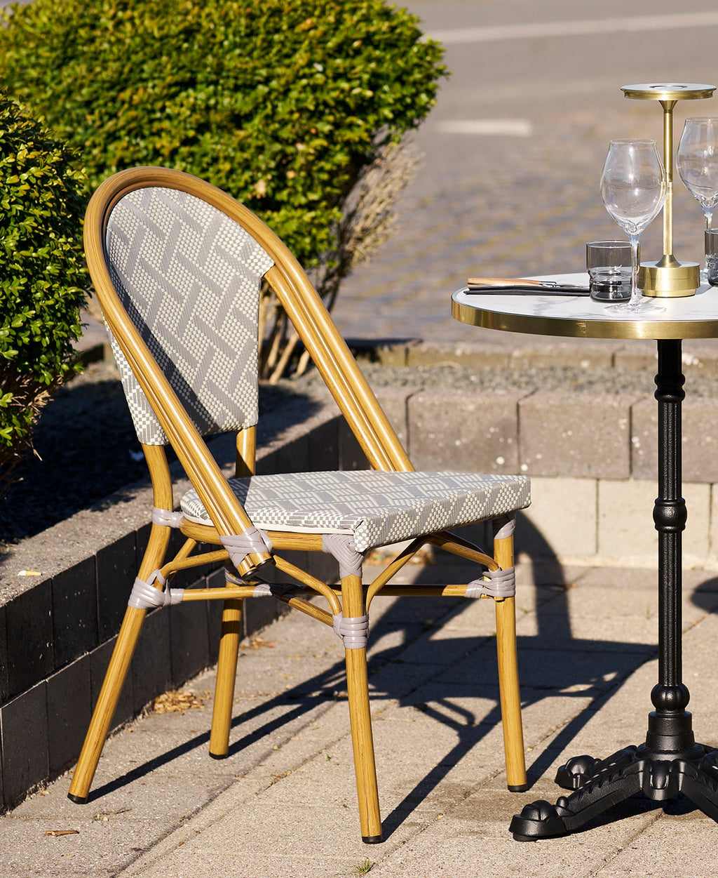 Lauria Utestol – Vit / Grå