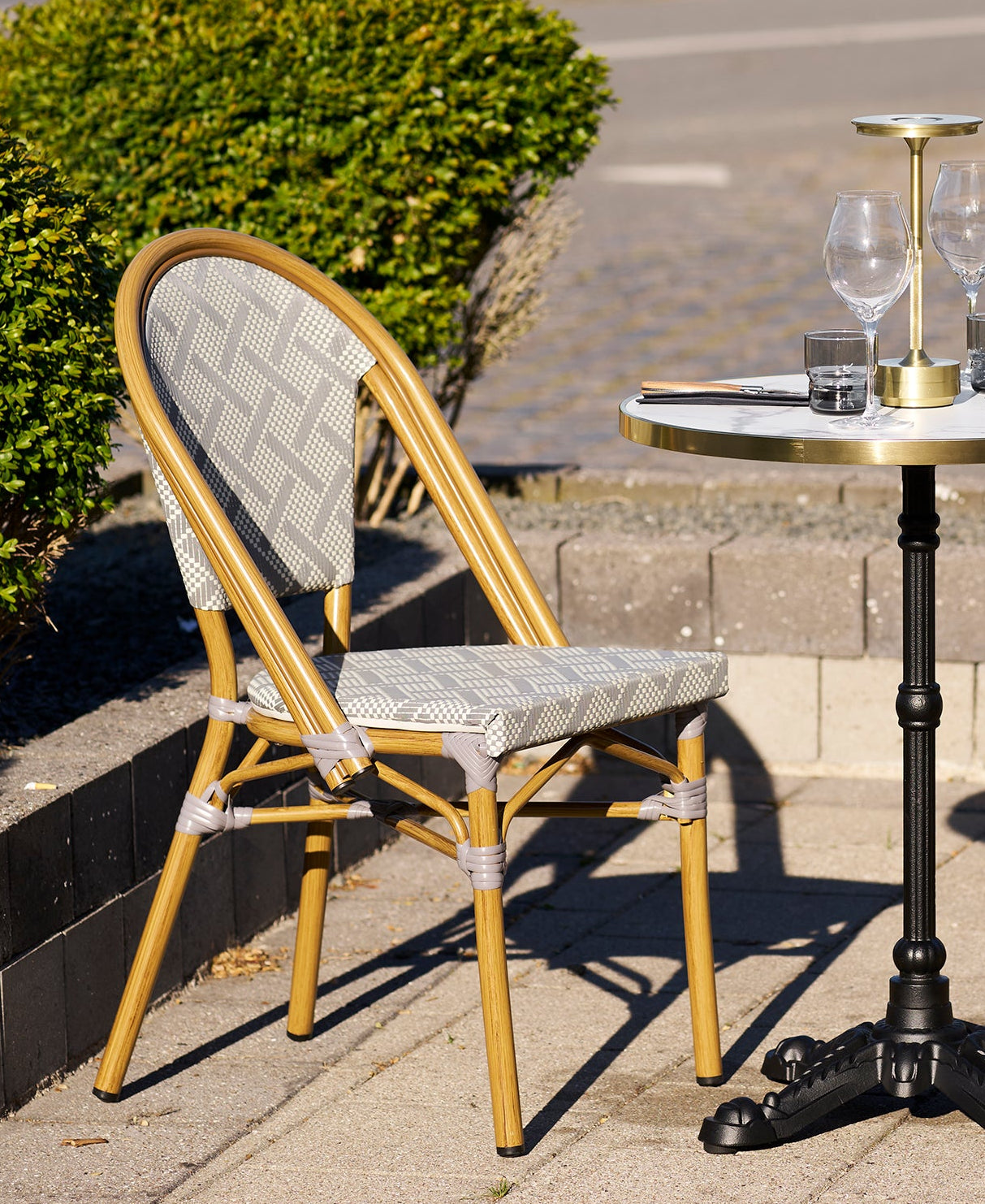 Lauria Utestol – Vit / Grå