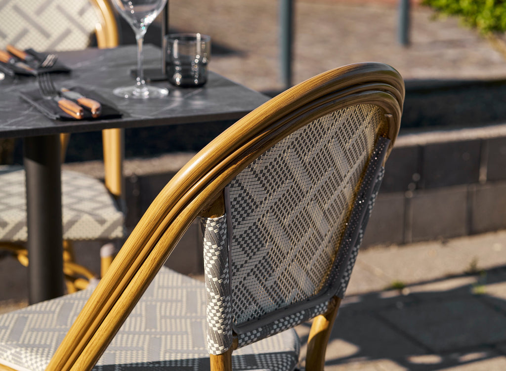 Lauria Utestol – Vit / Grå