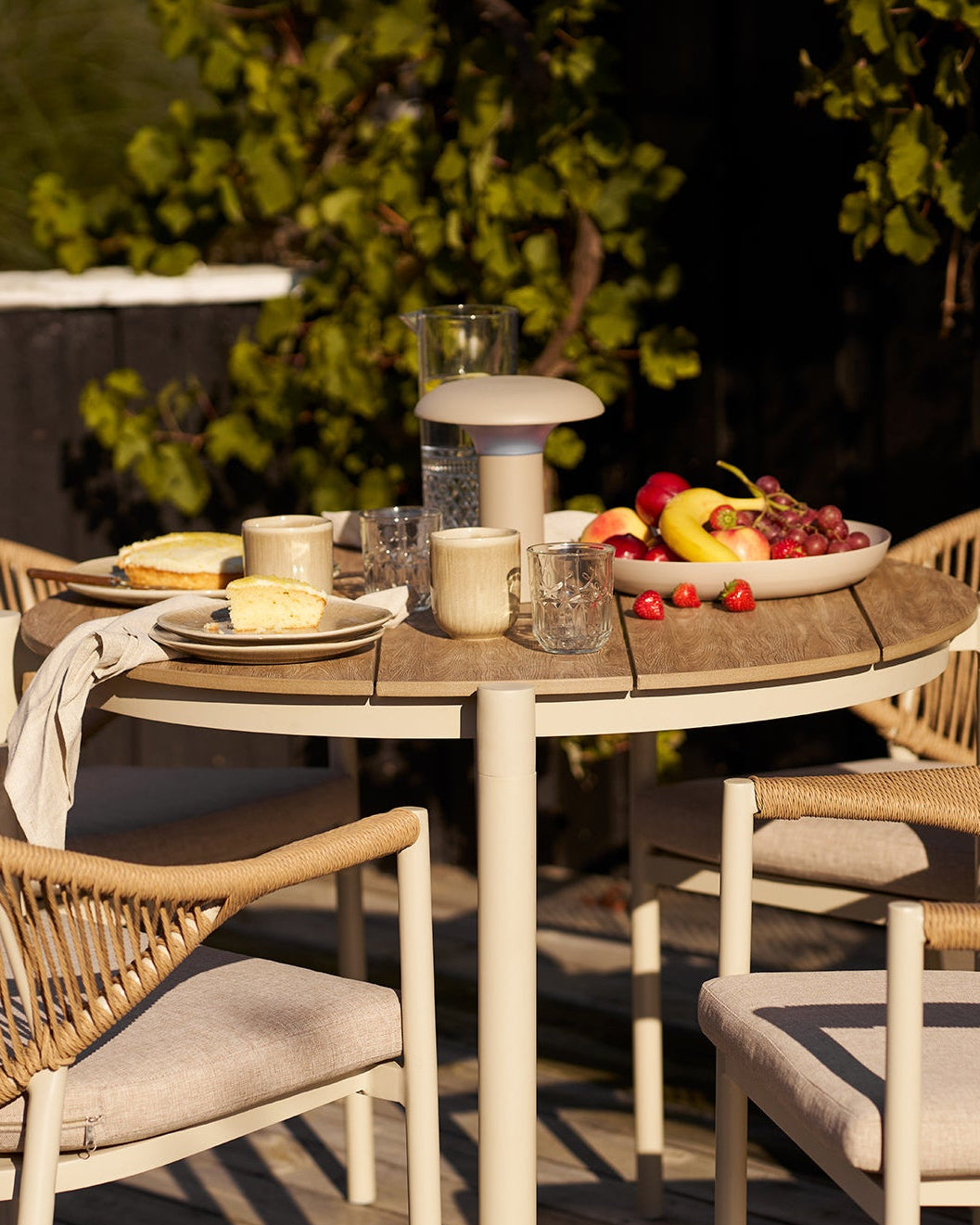 Abela Matbord – Sand / Natur ø90cm