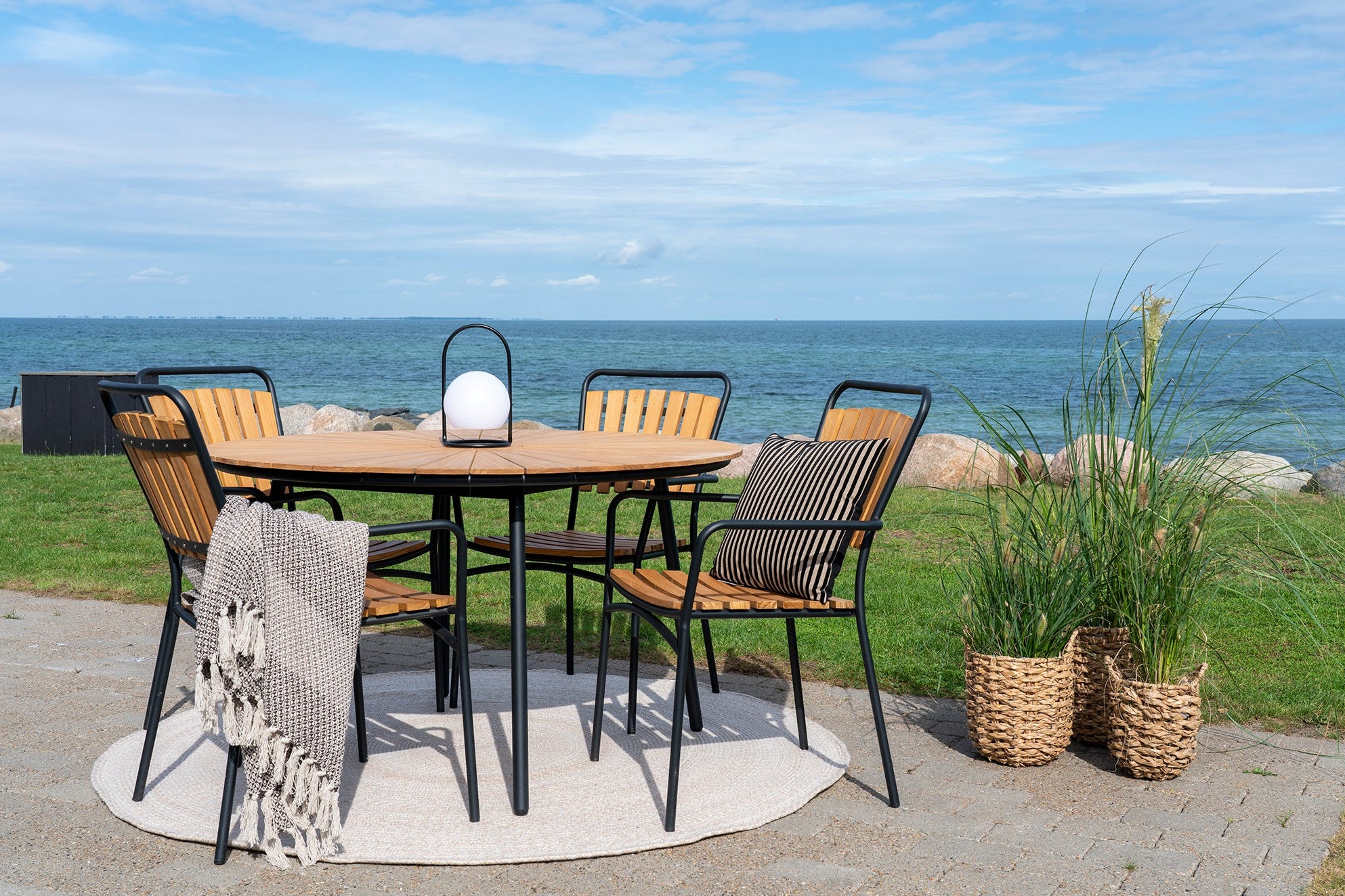 Cleveland Matbord – Natur Teak / Svart