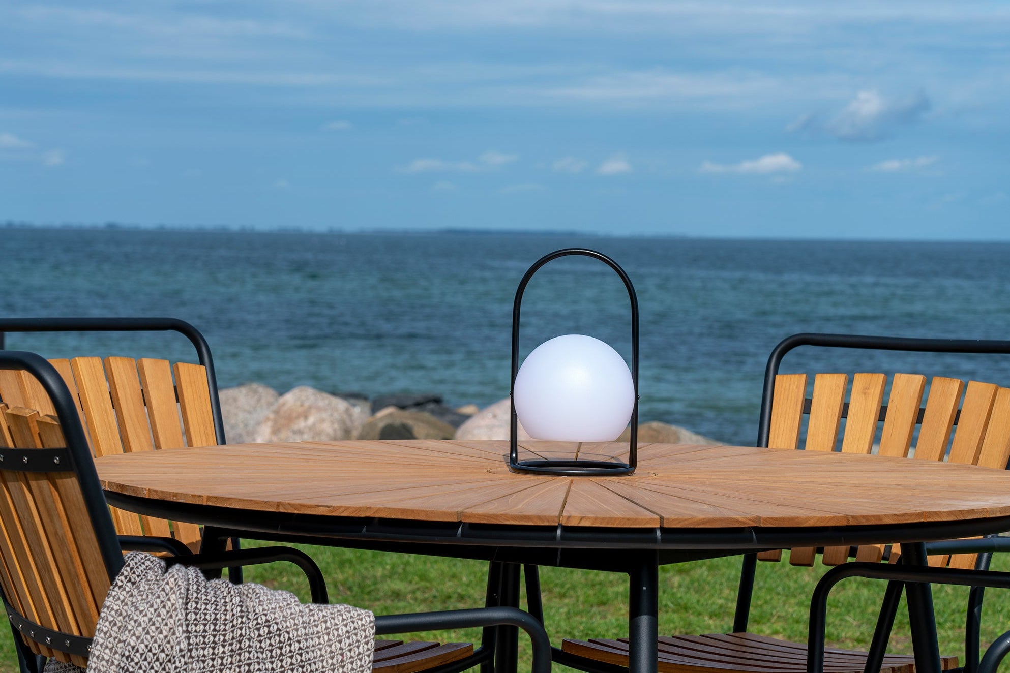 Cleveland Matbord – Natur Teak / Svart