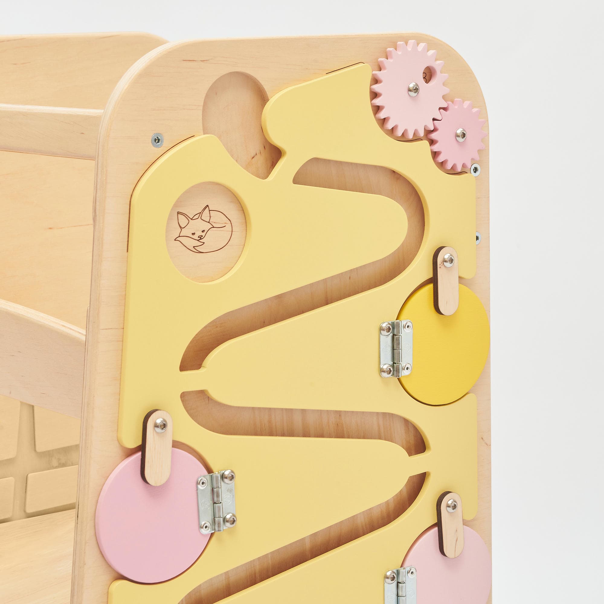 Lärtorn PLAY 5-i-1 – växande lärtorn med aktivitetspanel, 75 cm – Vanille – BusyKids