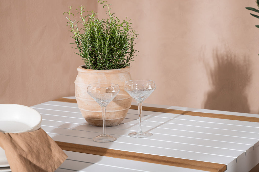 Togo & Lindos Matbord 150x90 Vit + Matstolar 4-pack Brun