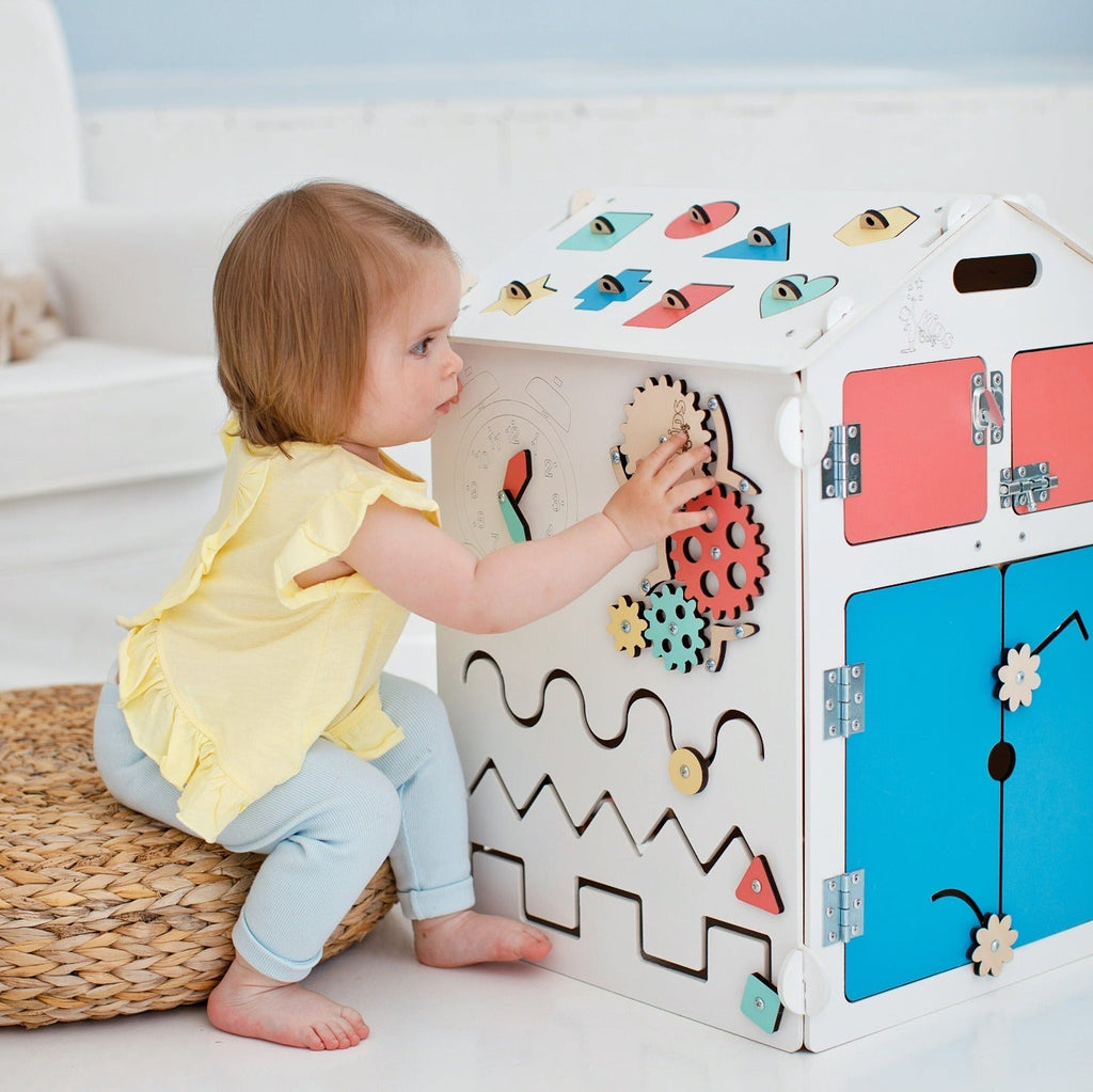 BusyHus VIT – sensoriskt aktivitetshus med 30 lekmoment – BusyKids