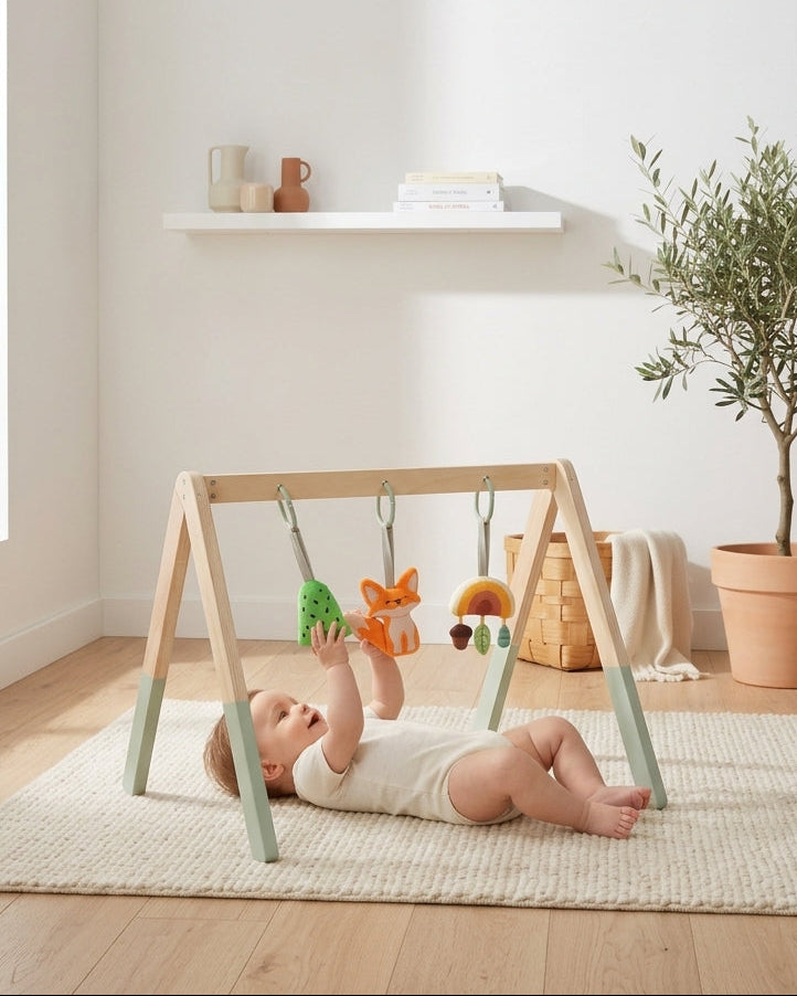 Babygym i Trä med Hängande Leksaker
