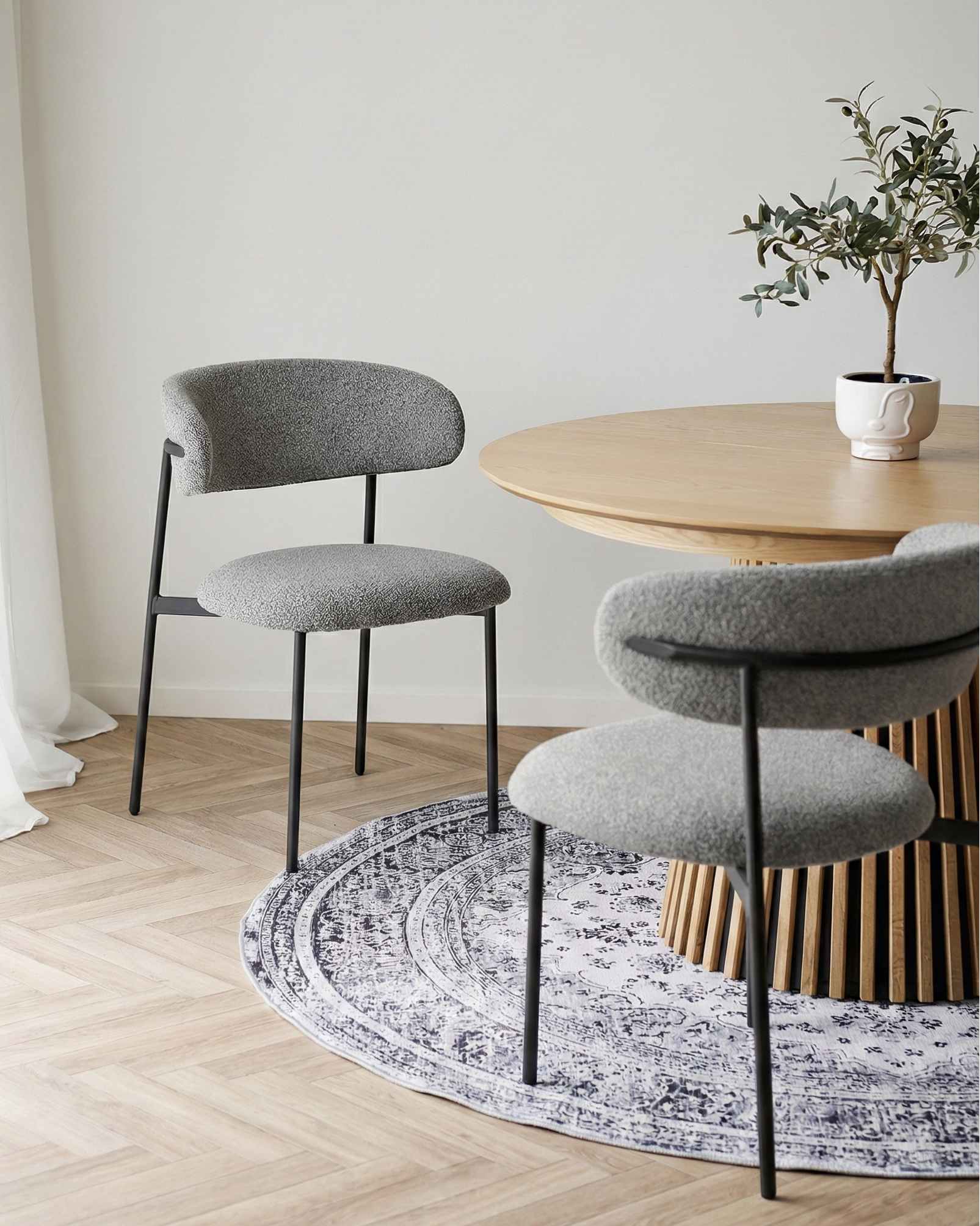 2-pack Mira Matstolar – Ljusgrå Bouclé
