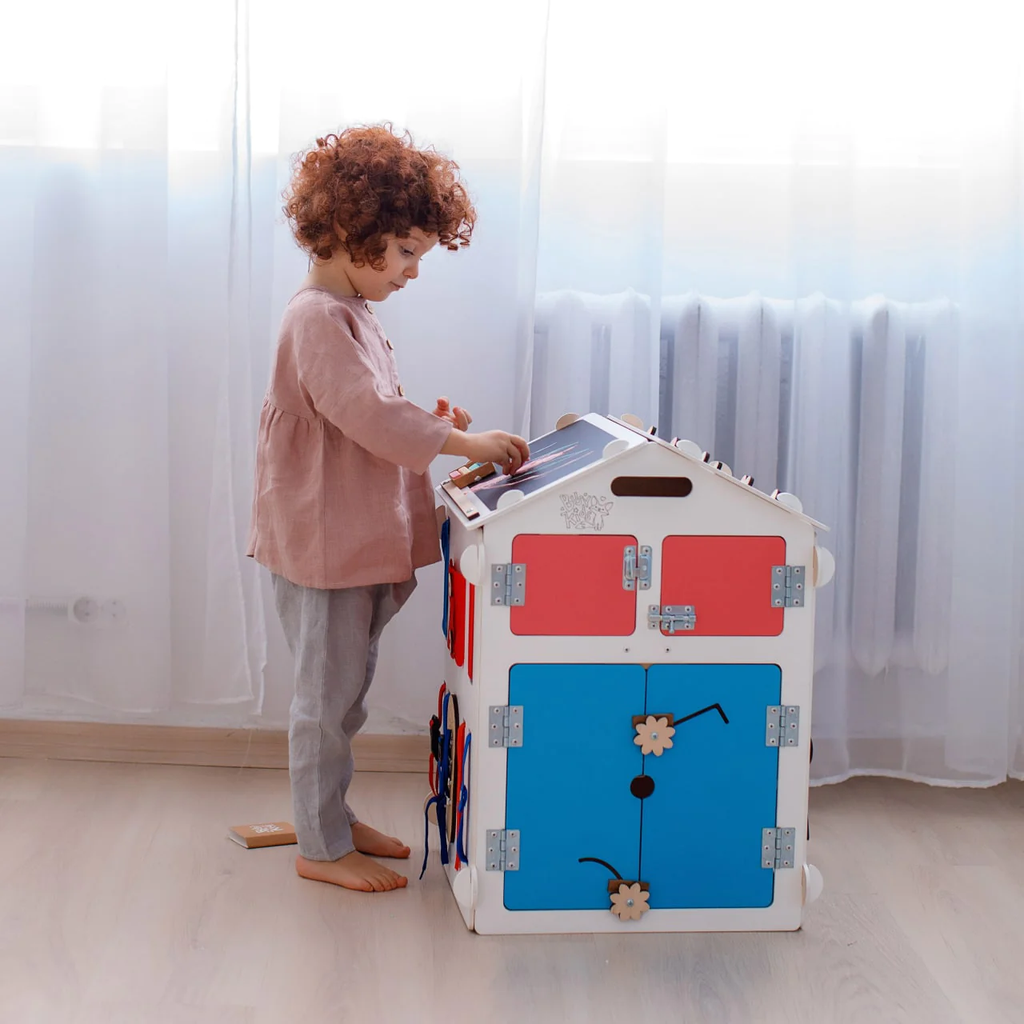 BusyHus VIT – sensoriskt aktivitetshus med 30 lekmoment – BusyKids