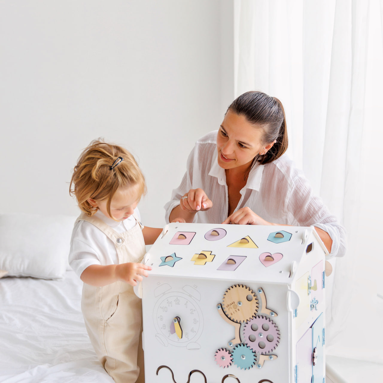 BusyHus VIT PASTELL – aktivitetshus, begränsad upplaga – BusyKids