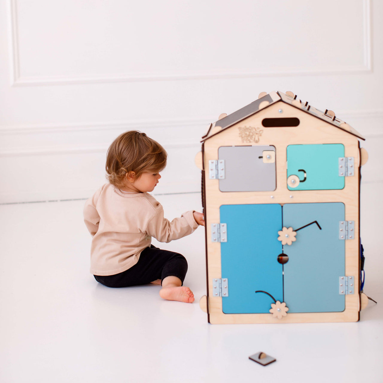 BusyHus MINT – aktivitetshus i björk, begränsad upplaga – BusyKids
